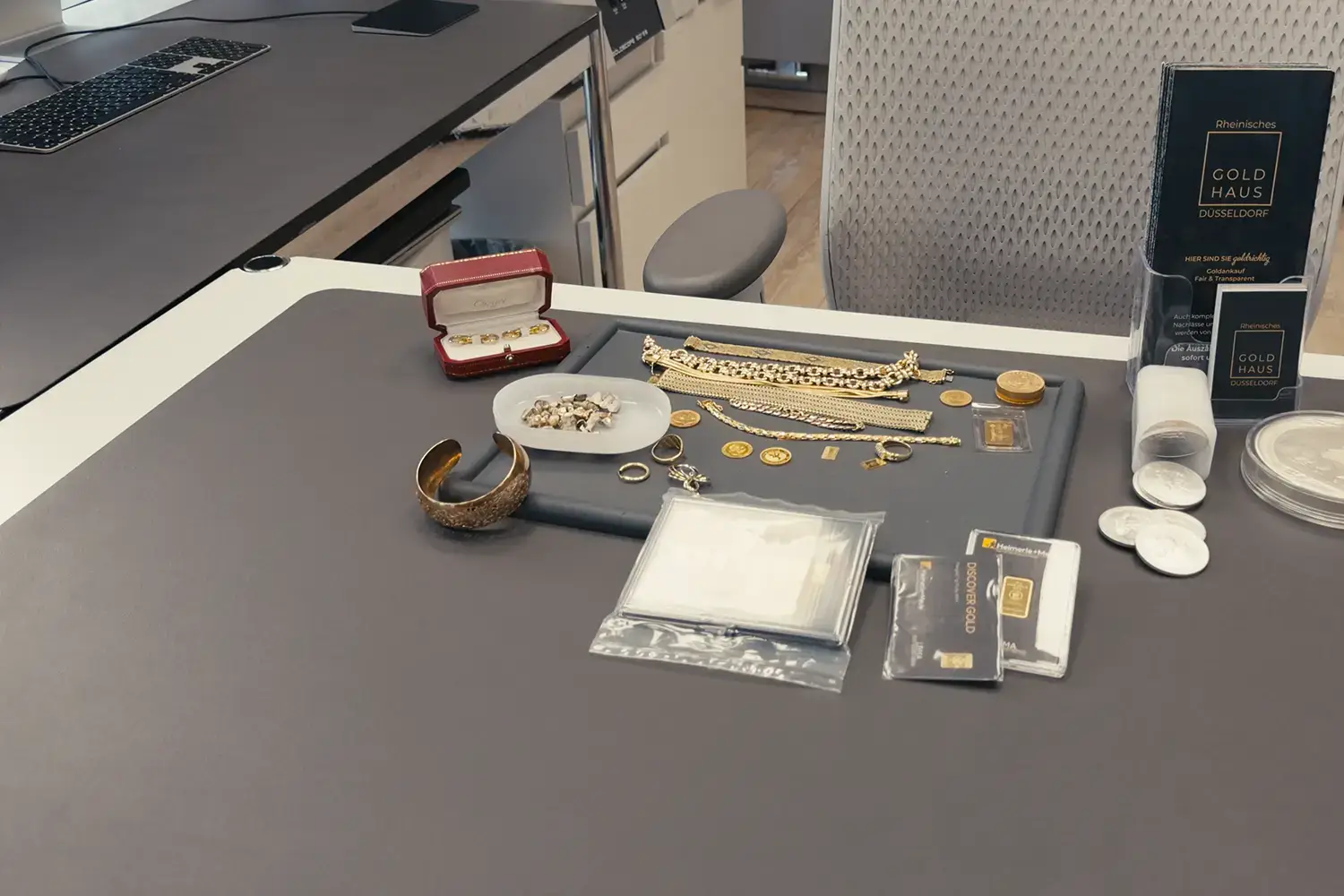 Schmuck, Goldmünzen und Edelmetalle zur Bewertung beim Rheinischen Goldhaus Düsseldorf